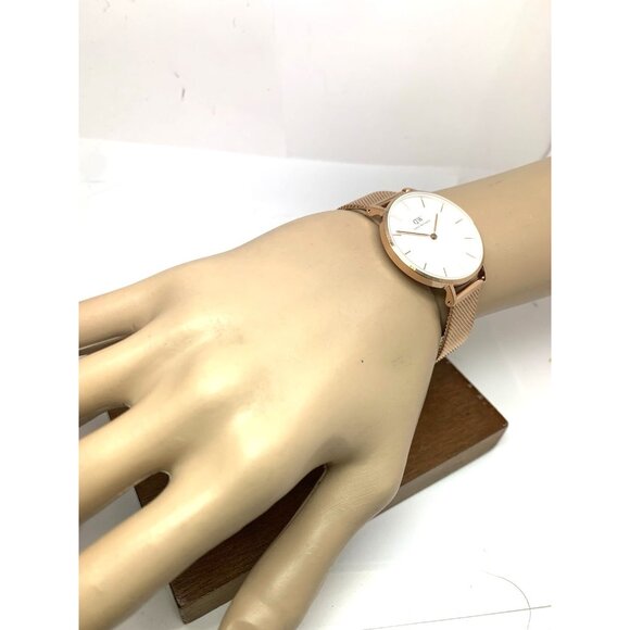Daniel Wellington Women's Watch DW00100163 White Dial 32mm Rose Gold Mesh Strap - Picture 5 of 14